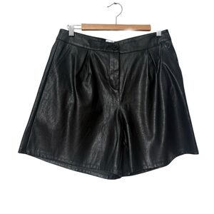 Princess Polly Black Faux Leather Pleated High-Rise Shorts US size 10
